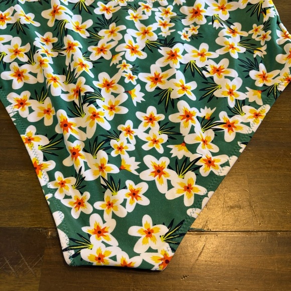 Cupshe Floral One Piece Swimsuit Swim M Yellow Green Cut Out Flattering Black - Picture 6 of 8